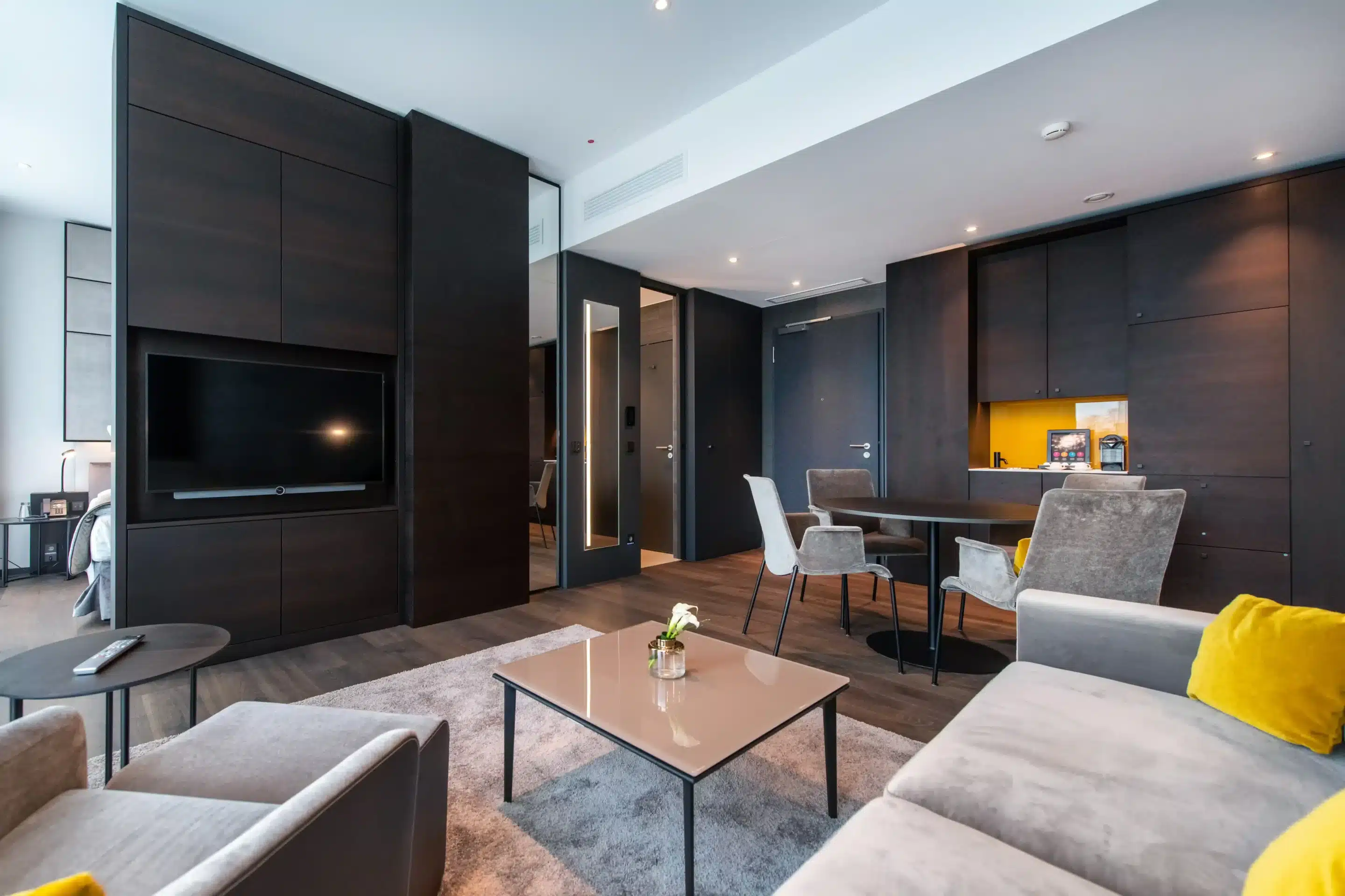 Modernes Zimmer mit eleganter Einrichtung im FÄHRHAUS Koblenz.
